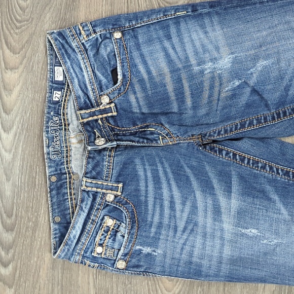 EUC Miss Me Beautiful Embroidery Emblishment Jeans - Picture 7 of 9